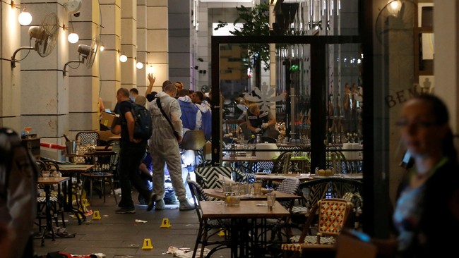 Faksi politik Palestina, Hamas, memuji serangan penembakan di pusat perbelanjaan kota Tel Aviv yang menyebabkan empat warga Israel tewas.