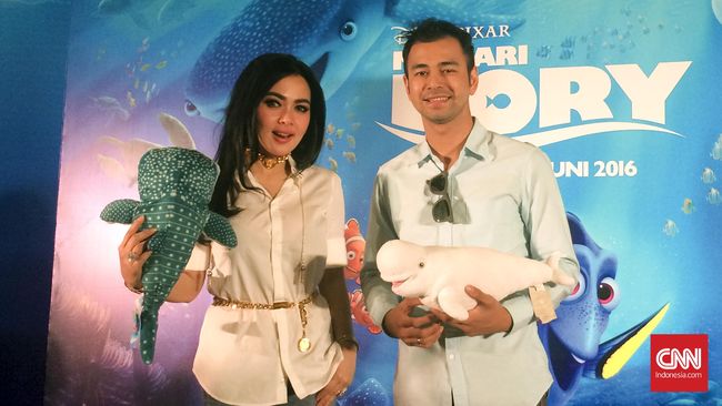 Raffi Ahmad akan mengisi suara paus beluga Bailey dan Syahrini akan mengisi suara hiu paus Destiny di film Mencari Dory.