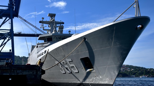 Sebagai gerbang Indonesia di barat laut Kalimantan, Natuna berhadapan dengan wilayah sengketa Laut China Selatan. Insiden kerap terjadi di daerah itu.