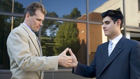 Tradisi Unik: Fingerhakeln