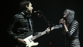 Giliran The Kills Menyanyikan Kembali Lagu Rihanna
