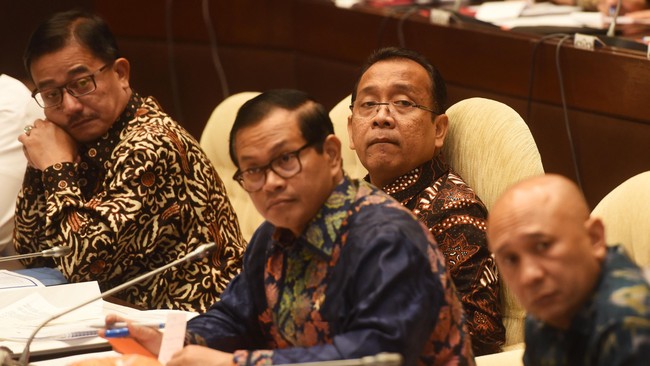 Pertemuan yang digagas fraksi PDIP ini berkaitan dengan pengambilan keputusan mengenai Tax Amnesty yang akan digelar besok, Selasa (28/6).
