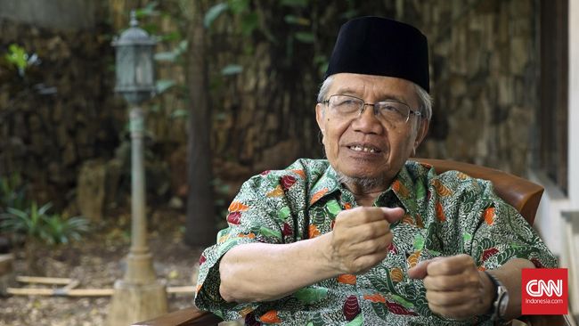Selain menciptakan puisi, Taufiq Ismail juga membuat lirik lagu yang ketika dinyanyikan jadi sangat menggugah emosi.