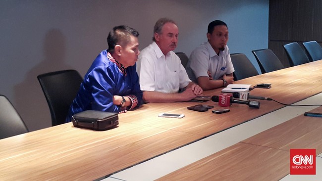 Nama Alfred Riedl sebelumnya yang diusung oleh para anggota PSSI yang menginginkan segera digelarnya KLB PSSI untuk mengganti kepengurusan.