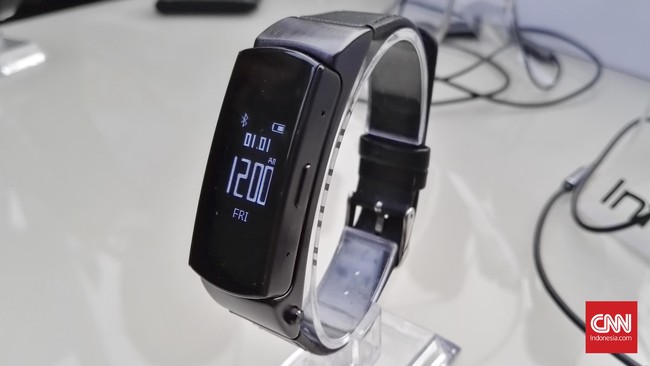 Tak hanya ponsel pintar, Infinix mencoba untuk merasakan booming pasar wearable di Indonesia dengan memboyong gelang pintar X-Band