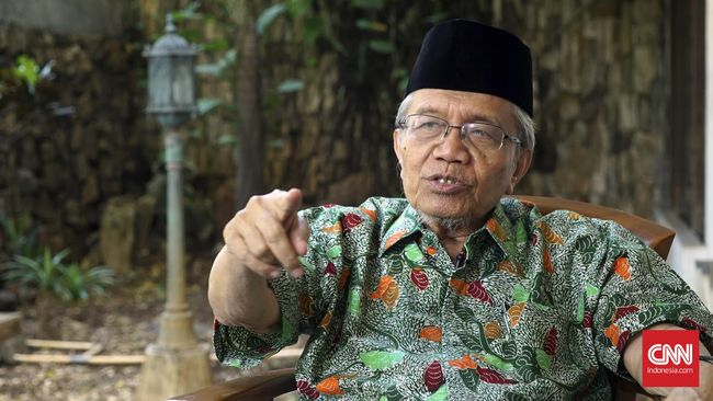 Keterlibatan di Manifes Kebudayaan berujung pencoretan nama Taufiq Ismail dari daftar penerima beasiswa ke Amerika. Ia pun di-PHK.