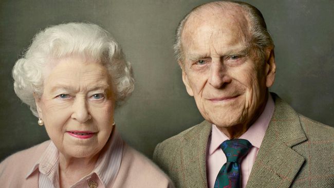 Ratu Elizabeth menikah dengan Pangeran Philip saat usianya masih 25 tahun, 20 November 1947. Mereka sudah berteman lama sejak remaja.