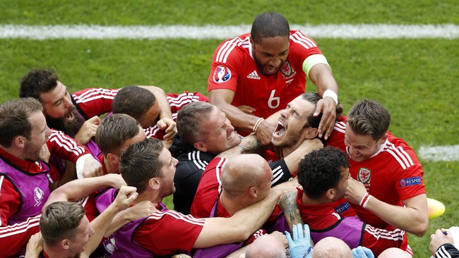 Gol tendangan bebas Gareth Bale membuat Wales menutup babak pertama dengan skor 1-0 atas Slovakia.