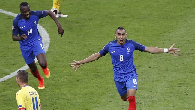 Dimitri Payet mengaku dirinya bekerja keras untuk bisa mencapai posisi yang ia tempati saat ini dan berperan vital di tim nasional Perancis.
