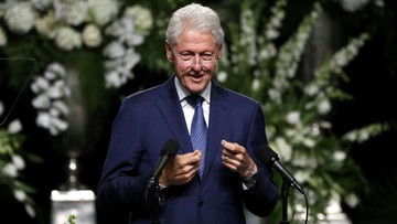 Kabar Terkini Artis dari InsertLive : Bill Clinton Akhirnya Tanggapi Foto di Dokumen Kasus Jeffrey Epstein