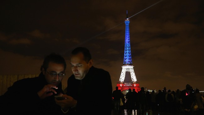 Setelah bendera Perancis dan Wales, giliran corak bendera Turki yang siap menghiasi ikon Kota Paris tersebut di malam hari, Minggu (12/6) waktu setempat.