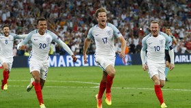 Demi Pahlawan Gugur, Inggris-Skotlandia Menentang FIFA