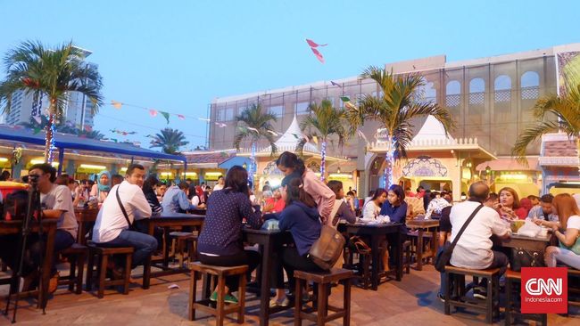 Festival Kuliner Ngabuburit di Kelapa Gading tahun ini mengambil tema Turki dan menyediakan ragam penganan unik untuk alternatif berbuka puasa.