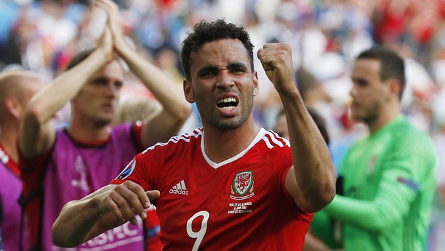 Striker Wales, Hal Robson-Kanu kini menjadi striker yang laris manis diburu beberapa klub setelah mencetak gol indah ke gawang Belgia.