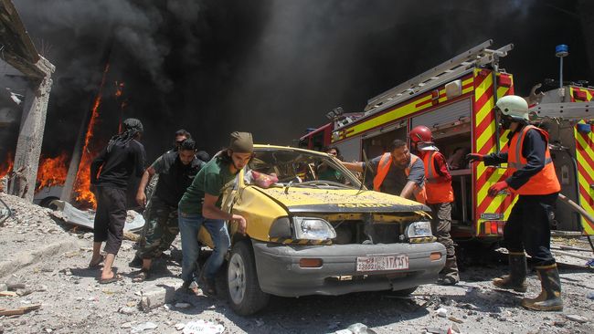 Serangan Udara Gabungan Suriah dan Rusia Tewaskan 28 Orang Setidaknya 28 orang termasuk tujuh warga sipil tewas dalam serangan udara dan penembakan pasukan gabungan Suriah-Rusia di Idlib dan Hama pada Jumat (14/6)