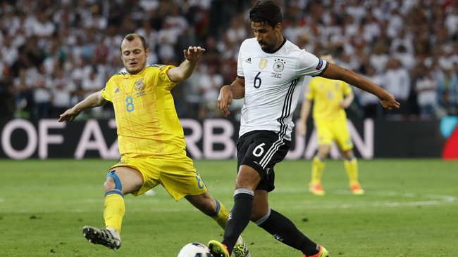 Gelandang Jerman, Sami Khedira, meminta rekan-rekannya untuk menutup kelemahan yang ada meski telah meraup kemenangan perdana atas Ukraina.