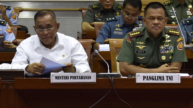 Jokowi ingin mendapatkan data status aset TNI. Namun, ia mendesak tentara mengutamakan keadilan sosial terhadap aset yang menjadi sengketa dengan masyarakat.