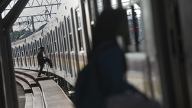 Rel Tergenang, Perjalanan Kereta di Jakarta Terlambat