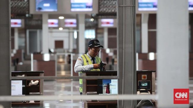 Pemerintah tidak memaksa manajemen Angkasa Pura II untuk membuka pengoperasian Terminal 3 Ultimate menjelang lebaran.
