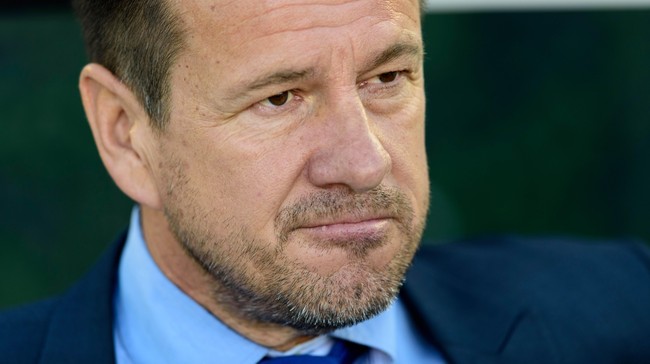 Pelatih Brasil, Carlos Dunga, menilai tim asuhannya terlalu banyak menghabiskan waktu melayangkan protes ketimbang berusaha mengejar ketinggalan.