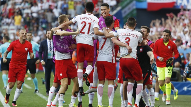 Gol dari Arkadiusz Milik di babak kedua memastikan kemenangan Polandia atas Irlandia Utara. Ini adalah kemenangan pertama Polandia di ajang Piala Eropa.