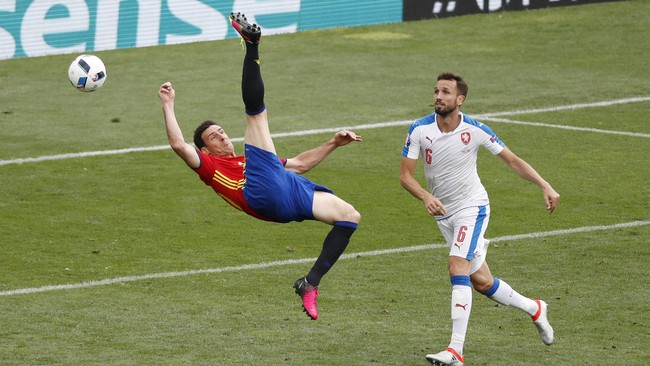 Selama dua penyelenggaraan Piala Eropa terakhir, selain keluar sebagai juara. Spanyol juga selalu memastikan penyerangnya merebut Sepatu Emas sebagai topskor.
