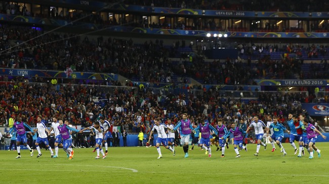 Marc Wilmots tak ingin bermanis-manis memberikan pujian pada Italia yang menekuk Belgia 0-2. Menurutnya, permainan Italia bukan sepak bola sebenarnya.