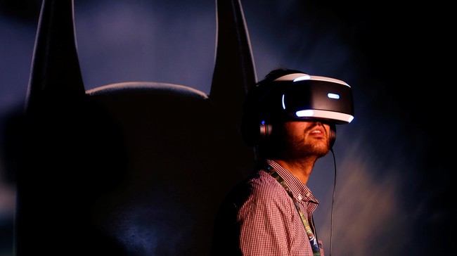 Meski ukuran layarnya kecil, Sony menjanjikan pengalaman yang berbeda pada PS VR layaknya menatap layar ukuran jumbo seperti di bioskop.