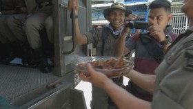 Satpol PP Kota Padang Razia Warung Makan