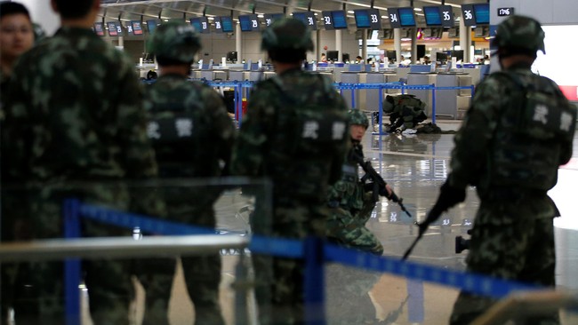 Pria pelaku pengeboman di Bandara Internasional Shanghai, China, diketahui adalah seorang pejudi yang putus asa karena memiliki banyak utang.