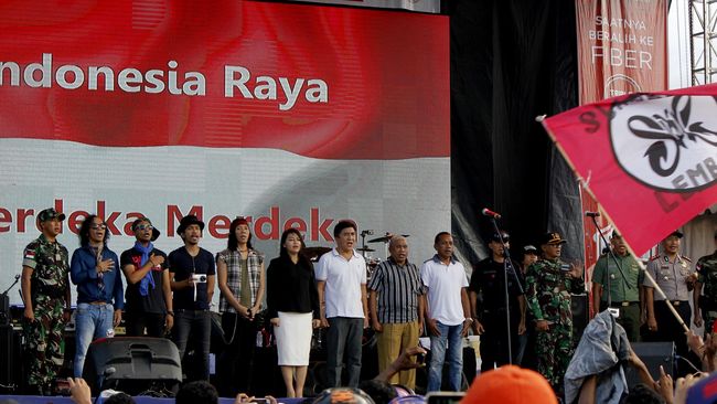 Slank ikut mengisi acara Apel Kebangsaan 'Kita Merah Putih' yang digelar Pemprov Jateng di Semarang. Apel ini dikritik karena menggunakan dana APBD Rp18 miliar.