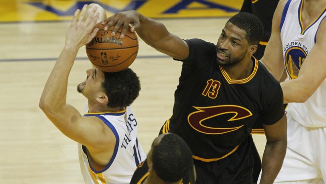 Selain mencium Lani Blair dan bermesraan dengan tiga perempuan, Tristan Thompson disebut pernah tinggal bersama perempuan lain selama berbulan-bulan.