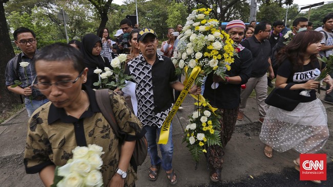 Human Rights Watch merilis laporan penelitian berjudul "Permainan Politik Ini Menghancurkan Hidup Kami': Komunitas LGBT Indonesia di Bawah Ancaman".