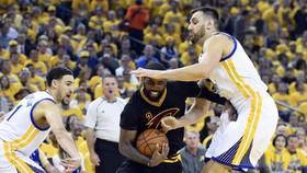 Irving-LeBron Cetak Sejarah, Cavaliers Tunda Pesta Warriors