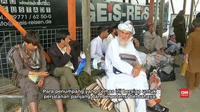 Perjalanan Warga Afghanistan yang Dihantui Taliban