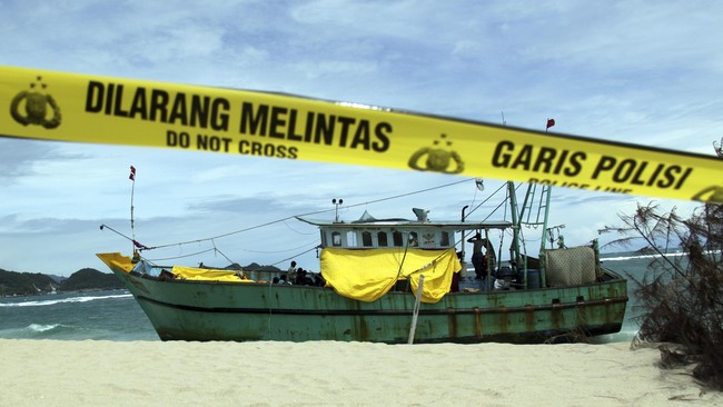 Kementerian Kelautan dan Perikanan (KKP) kembali mengamankan sepuluh kapal asing yang sedang menangkap ikan secara ilegal di perairan Sulawesi.
