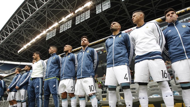 Tim nasional Argentina memiliki rintangan besar untuk lolos ke Piala Dunia 2018. Apalagi kini mereka tampil tanpa Lionel Messi dan juga pelatih Gerardo Martino.
