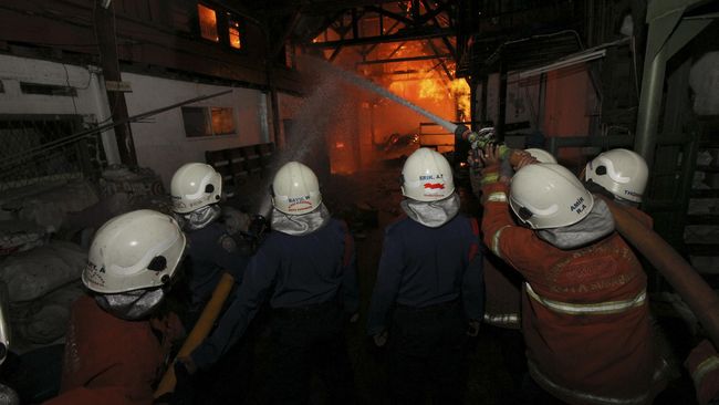Ada beberapa langkah yang penting Anda ingat jika berhadapan dengan situasi hidup-mati terjebak di gedung yang sedang terbakar.