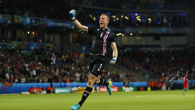 Kiper Islandia menjadi yang paling banyak melakukan penyelamatan, sementara penyerangnya menjadi pelari tercepat di fase pertama fase grup Piala Eropa.