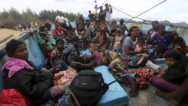 UNHCR belum mendapatkan akses untuk bertemu dengan 44 imigran yang terdampar di perairan Lhoknga, Aceh, sejak Sabtu dua pekan lalu karena kerusakan mesin.