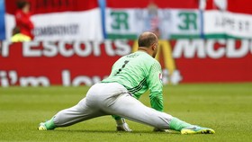 Akhir dari Petualangan Kiper Tua Bercelana Training