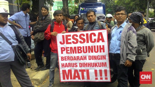Ayah Mirna, Darmawan, berencana menyerahkan salah satu perusahaan dia kepada putrinya. Namun Mirna tewas diracun. Kini Jessica duduk di kursi terdakwa.