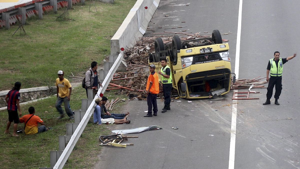 Fakta Medis di Balik Larangan Beri Minum Korban Kecelakaan