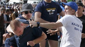 Inggris Curiga Hooligans Rusia Didukung Kremlin