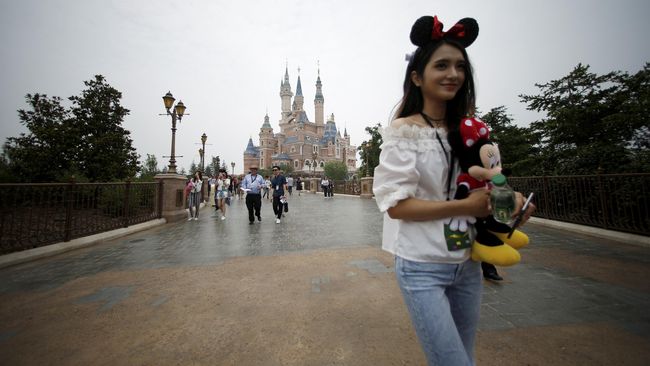 Disneyland Shanghai Dibuka dengan Teknologi Baru Beberapa wahana di Disneyland Shanghai dibuat dengan teknologi tinggi, yang berbeda dengan wahana-wahana di Disneyland negara lain.