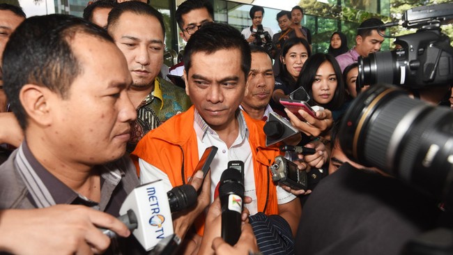 KPK menggali keterangan pejabat Astra International Biyouzmal untuk dimintai kesaksian terkait aset kendaraan tersangka suap Raperda reklamasi, Sanusi.