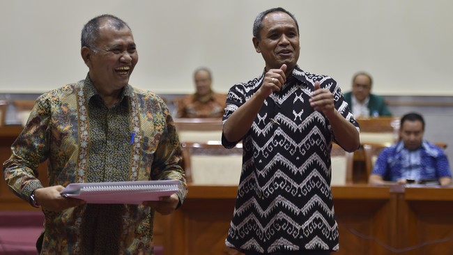Komisi III DPR menyampaikan delapan catatan refleksi 15 tahun pemberantasan korupsi saat rapat gabungan bersama Polri, Kejaksaan Agung, dan KPK.