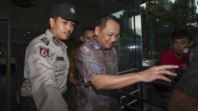 Nurhadi mengklaim merobek dua dokumen yang tak diketahui nama pengirimnya saat proses penggeledahan dilakukan KPK di rumahnya.