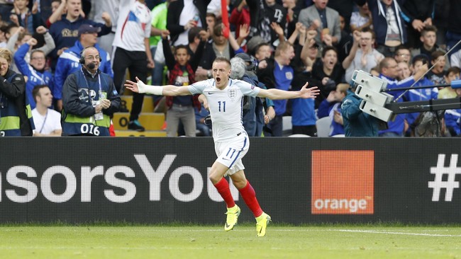 Menurut striker timnas Inggris, Jamie Vardy, Roy Hodgson hanya memerintahkan dirinya dan Daniel Sturridge bermain seperti skenario babak pertama.