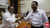 Tito Karnavian sang Jenderal Muda Komisaris Jenderal Tito Karnavian, lulusan terbaik Akademi Kepolisian angkatan 1987, jadi calon tunggal Kapolri. Ia langkahi lima angkatan di atasnya.